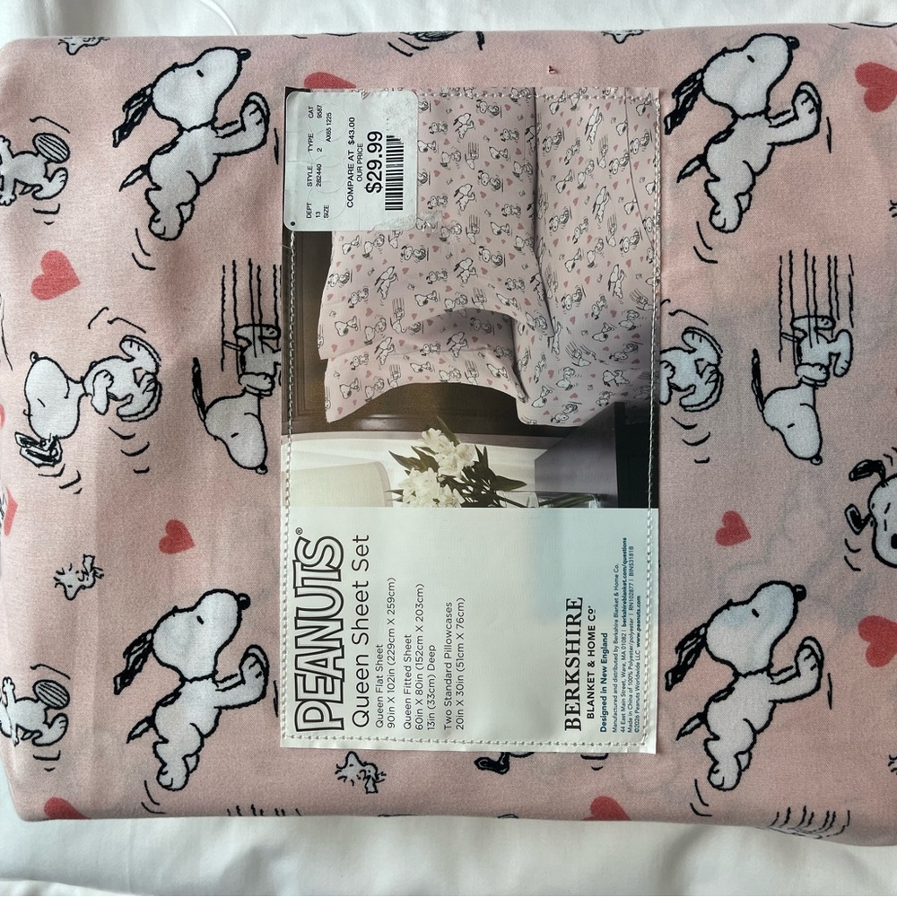 Peanuts Snoopy Queen Sheet Set in Pink and White - Picture 2 of 3